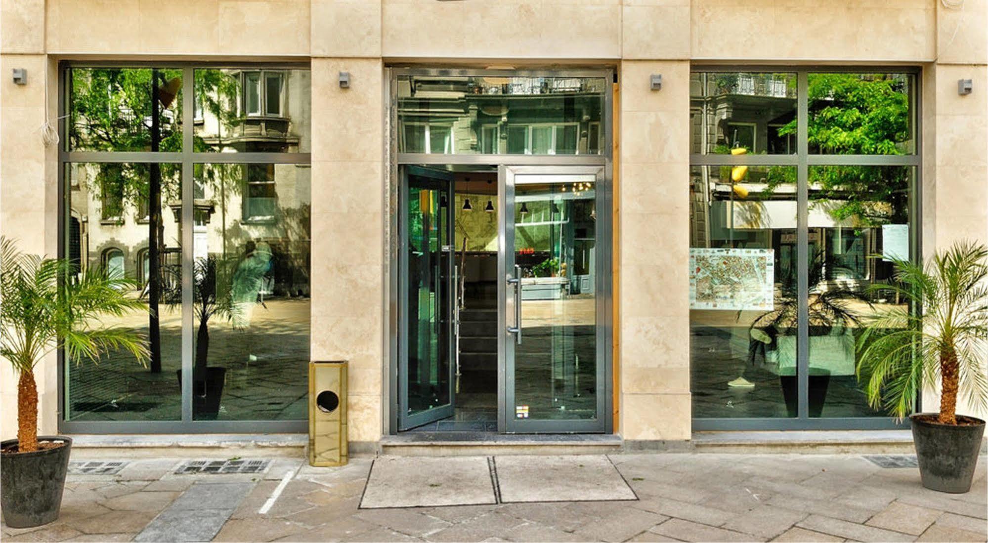 Hotel Aviation Saint-Gilles Exterior photo