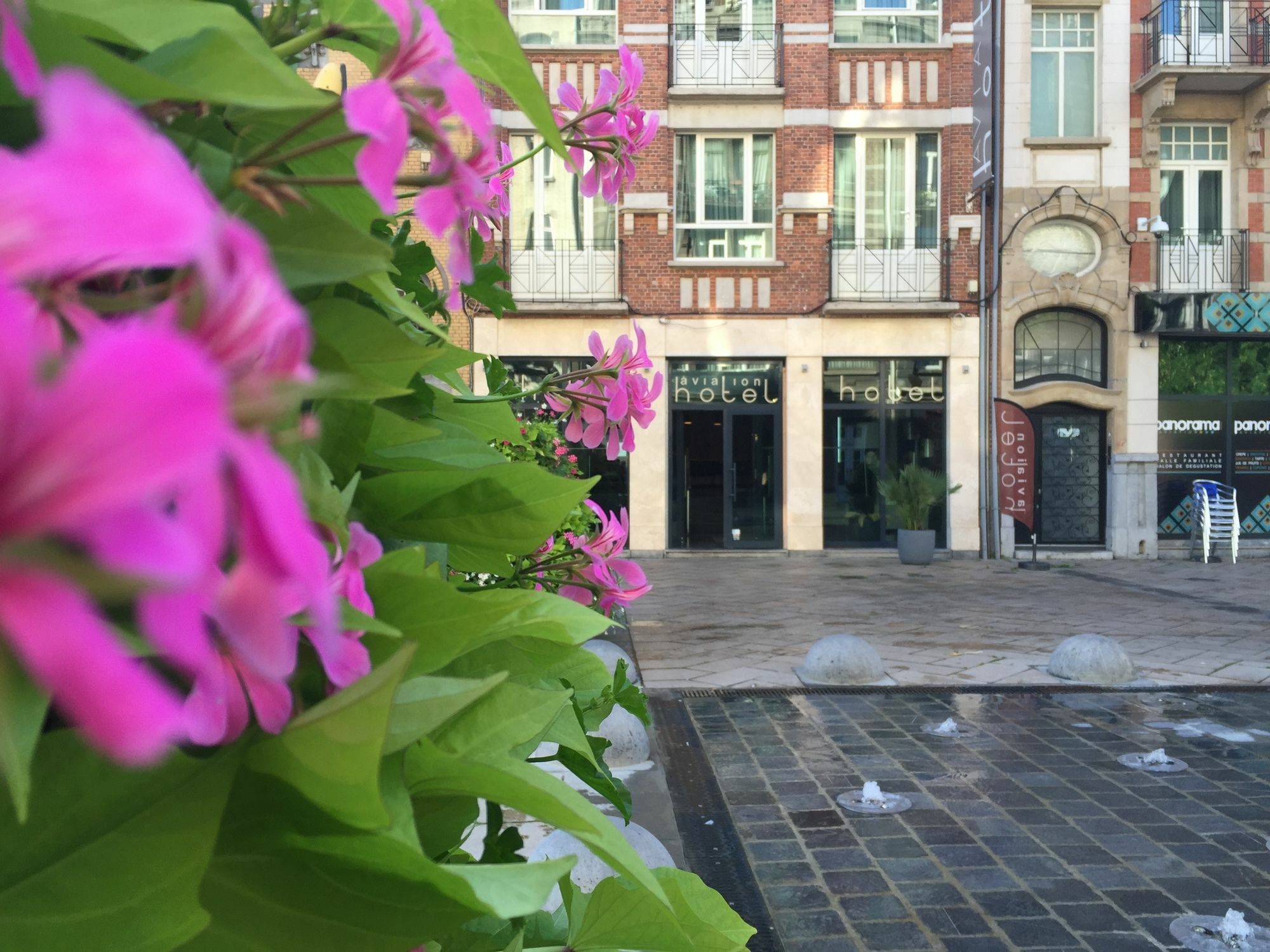 Hotel Aviation Saint-Gilles Exterior photo