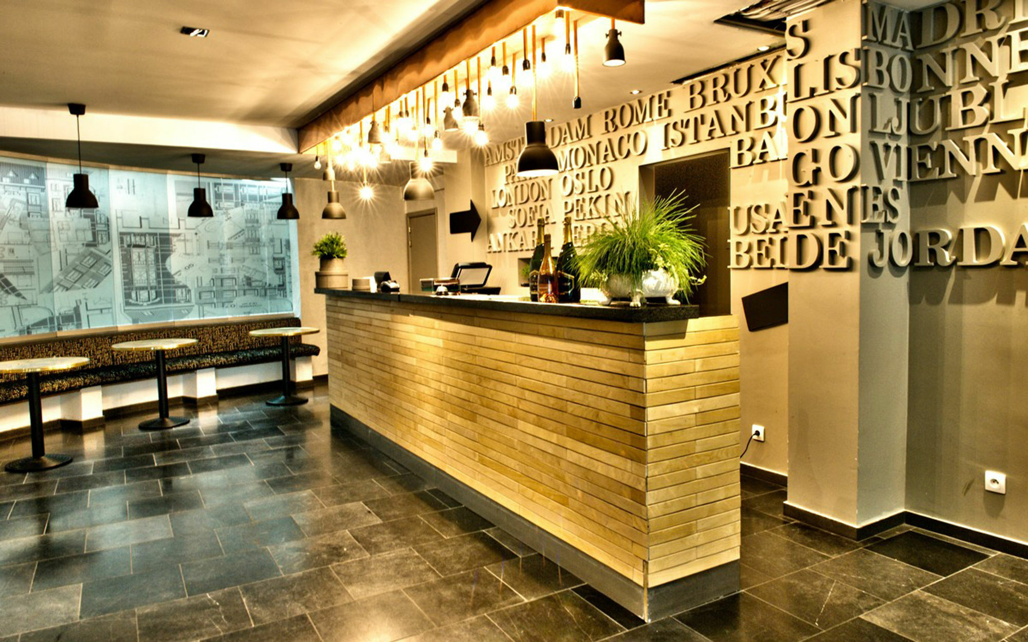 Hotel Aviation Saint-Gilles Exterior photo