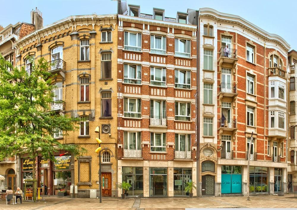 Hotel Aviation Saint-Gilles Exterior photo